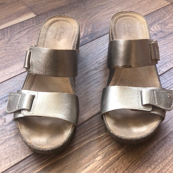 Clarks Gold Metallic Wedge Sandal - Picture 1 of 8